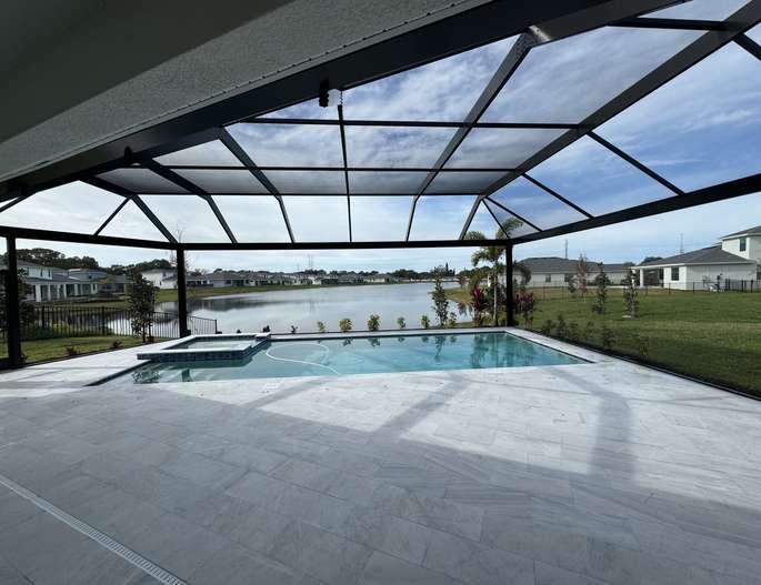 Panoramic screening for pool cage
